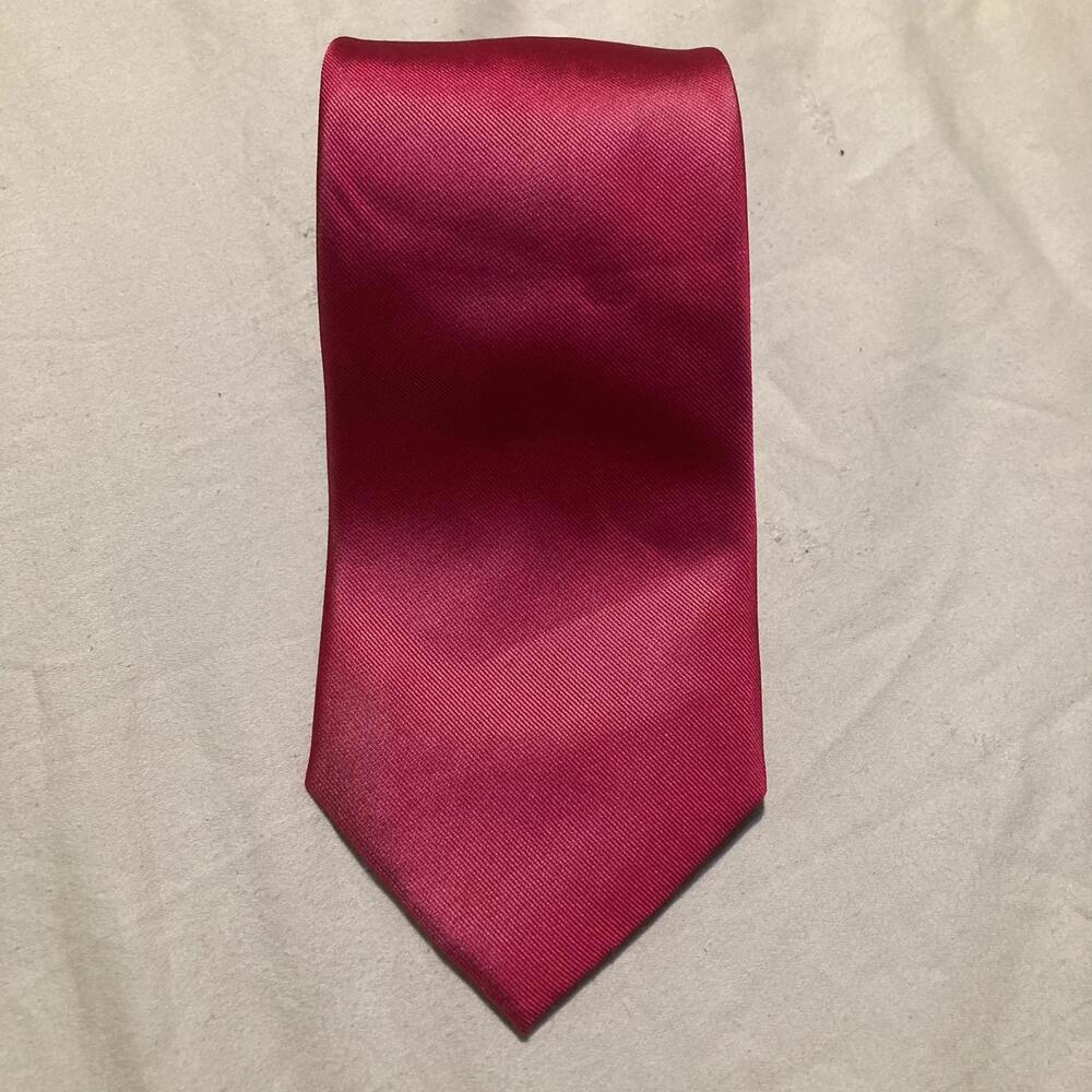 NWOT Tommy Hilfiger Solid Magenta 100% Silk Tie